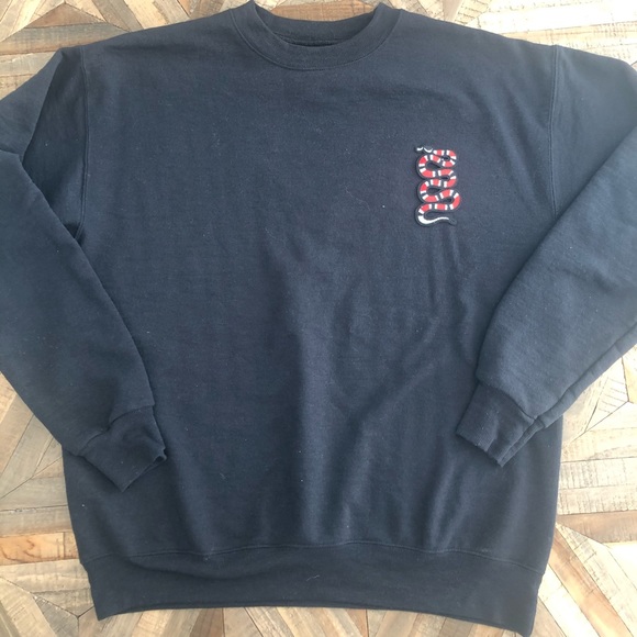 Black pullover - Picture 1 of 2